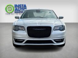 
										2022 Chrysler 300 Touring L AWD full									