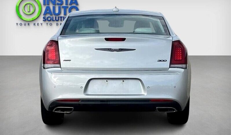 
								2022 Chrysler 300 Touring L AWD full									