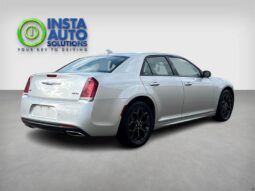 
										2022 Chrysler 300 Touring L AWD full									