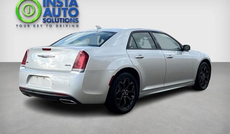 
								2022 Chrysler 300 Touring L AWD full									