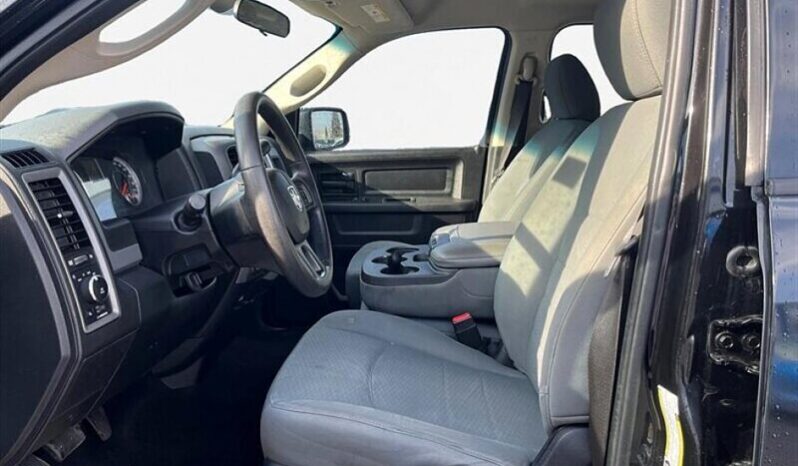 
								2017 Ram 1500 Express Crew Cab 4×4 5.7L Hemi full									