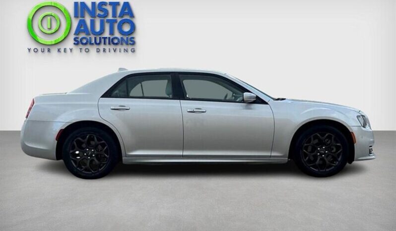 
								2022 Chrysler 300 Touring L AWD full									