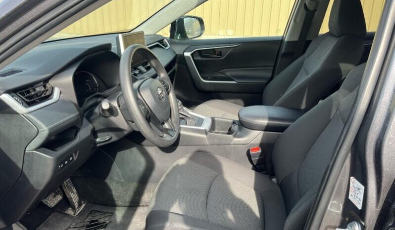 
								2024 Toyota RV4 LE AWD full									
