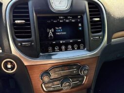 
										2017 Chrysler 300C Platinum full									