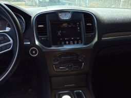 
										2017 Chrysler 300C Platinum full									