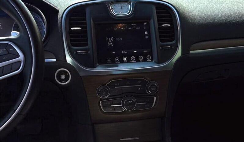 
								2017 Chrysler 300C Platinum full									