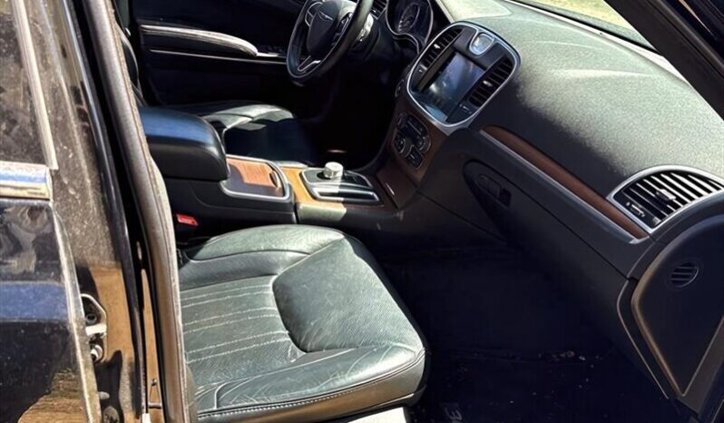 
								2017 Chrysler 300C Platinum full									
