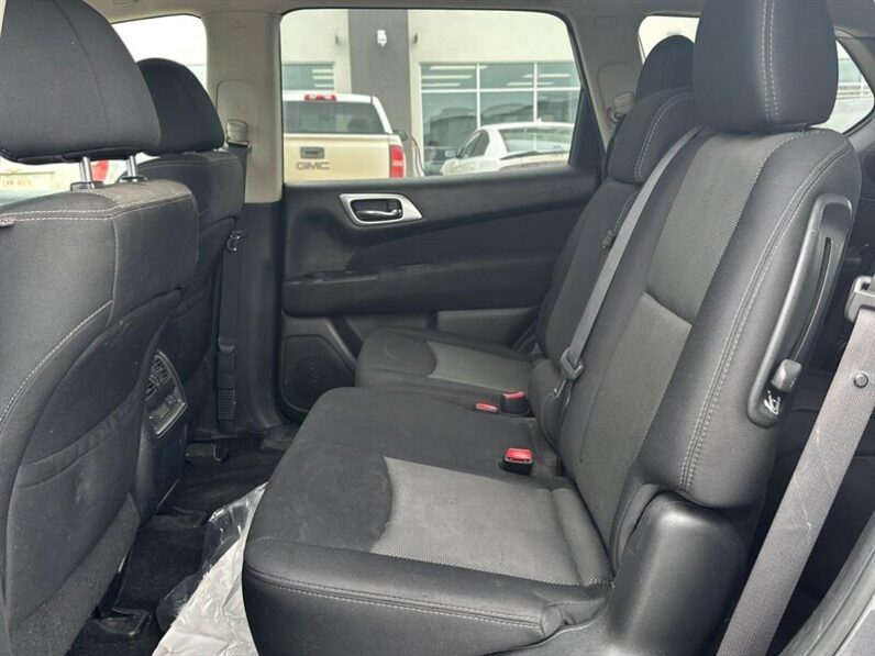
								2017 Nissan Pathfinder SV 4×4 full									