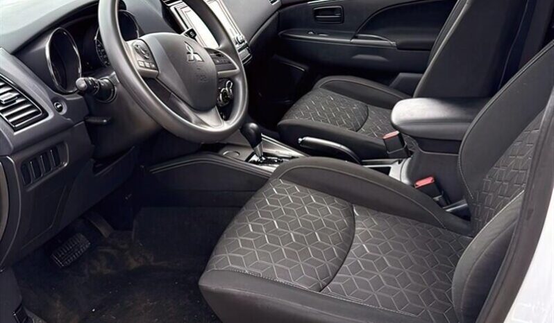 
								2024 Mitsubishi RVR ES full									