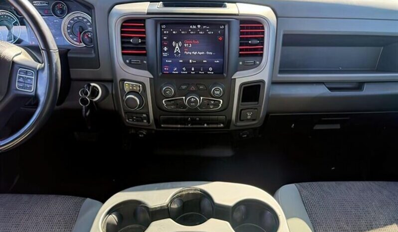 
								2020 Ram 1500 Express Crew Cab 4×4 5.7L Hemi full									