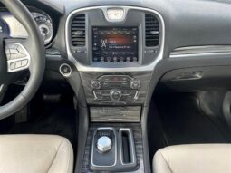 
										2022 Chrysler 300 Touring L AWD full									