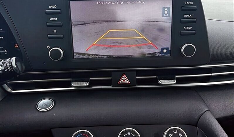 
								2023 Hyundai Elantra Preferred full									
