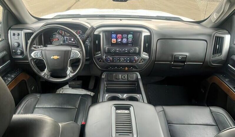 
								2017 Chevrolet Silverado 1500 LTZ Crew Cab 4×4 5.3L full									