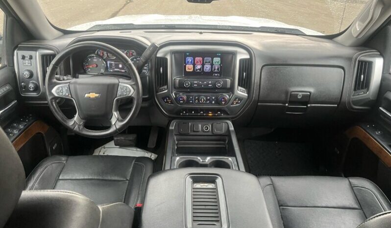 
								2017 Chevrolet Silverado 1500 LTZ Crew Cab 4×4 5.3L full									