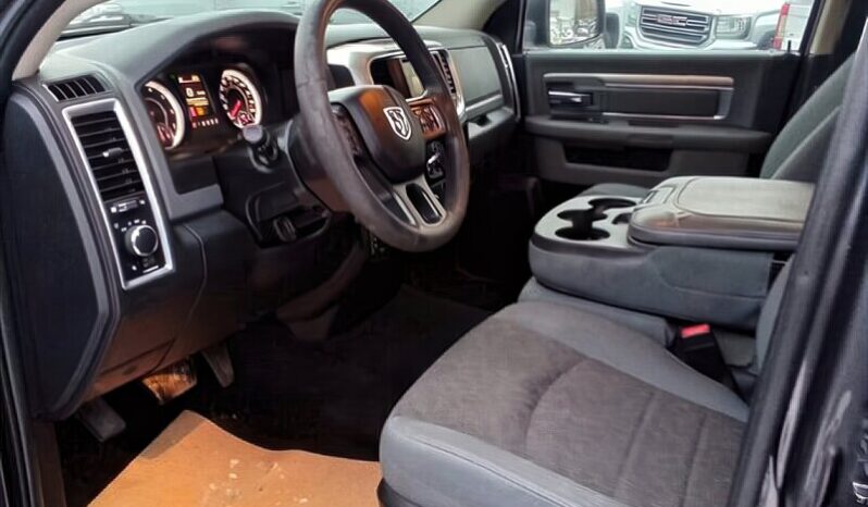 
								2017 Ram 1500 Quad Cab Express 4×4 5.7L Hemi full									