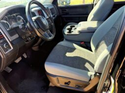 
										2020 Ram 1500 Express Crew Cab 4×4 5.7L Hemi full									