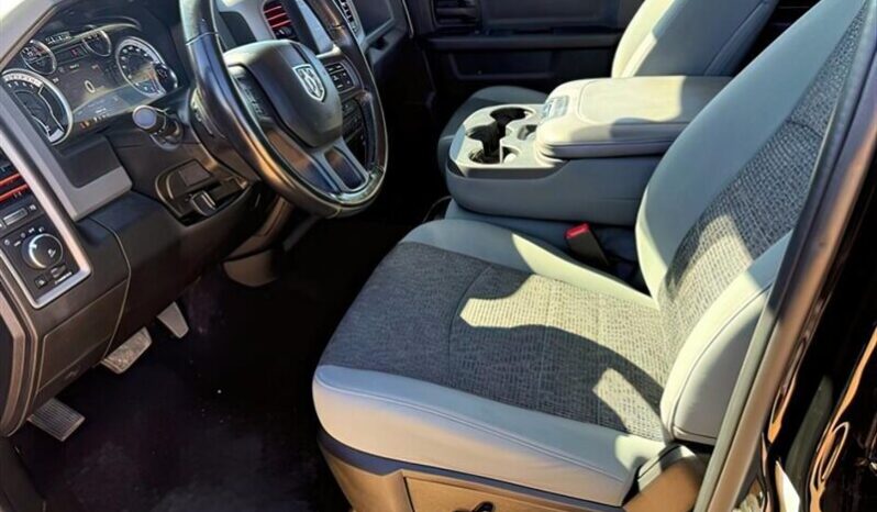 
								2020 Ram 1500 Express Crew Cab 4×4 5.7L Hemi full									