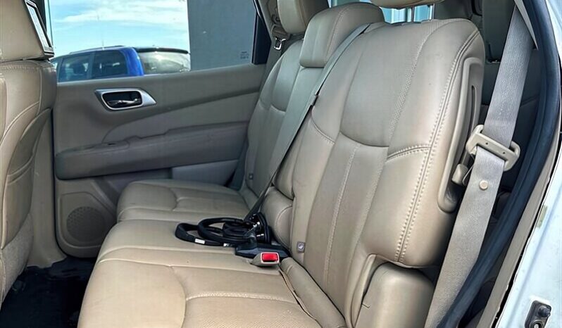 
								2017 Nissan Pathfinder Platinum 4X4 full									