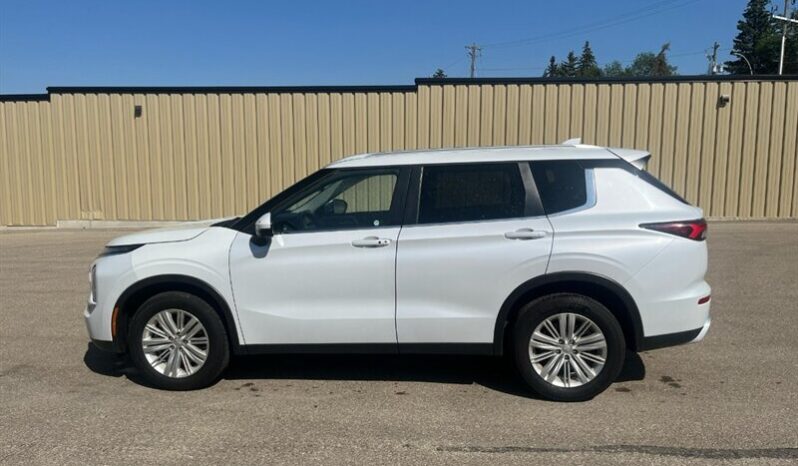 
								2024 Mitsubishi Outlander LE Limited AWD full									