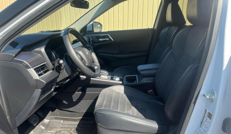 
								2024 Mitsubishi Outlander LE Limited AWD full									