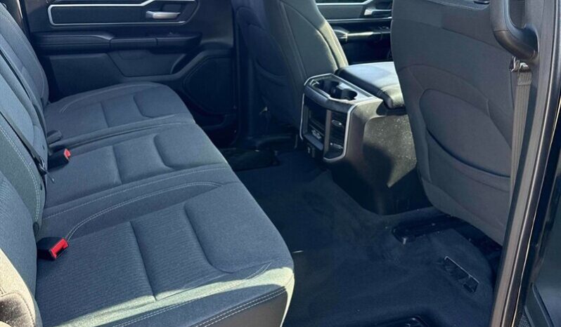 
								2021 Ram 1500 Big Horn Crew Cab 4×4 5.7L Hemi full									