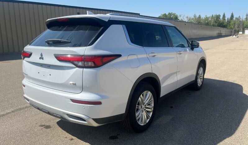 
								2024 Mitsubishi Outlander LE Limited AWD full									