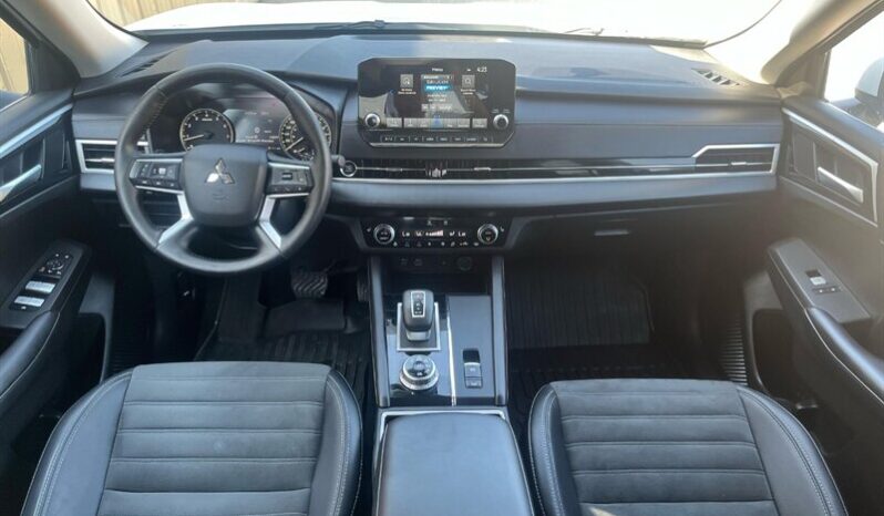 
								2024 Mitsubishi Outlander LE Limited AWD full									