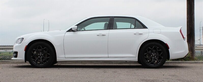 
								2023 Chrysler 300S AWD full									