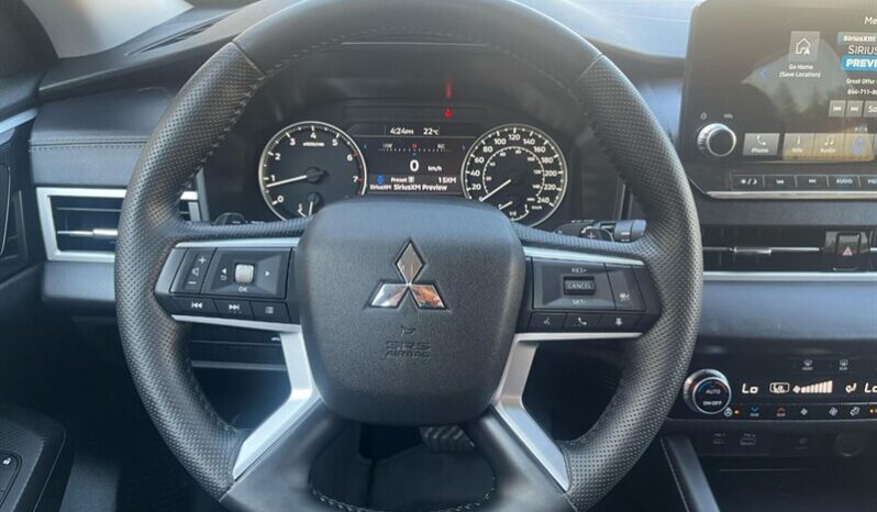 
								2024 Mitsubishi Outlander LE Limited AWD full									