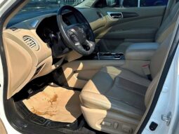 
										2017 Nissan Pathfinder Platinum 4X4 full									