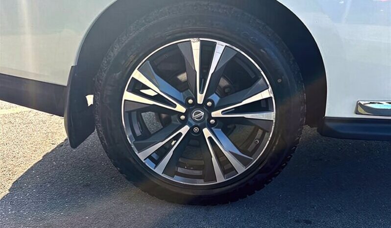 
								2017 Nissan Pathfinder Platinum 4X4 full									