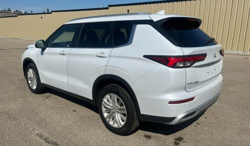 
								2024 Mitsubishi Outlander LE Limited AWD full									