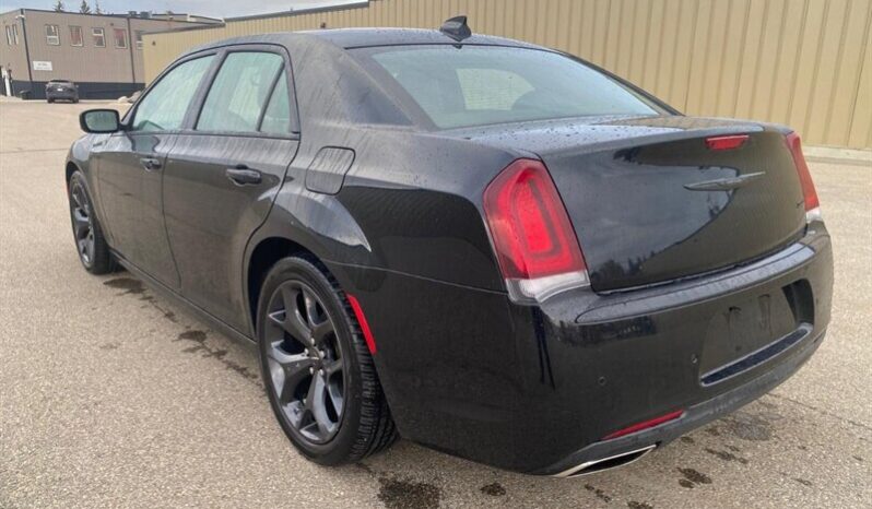 
								2023 Chrysler 300 Touring L full									