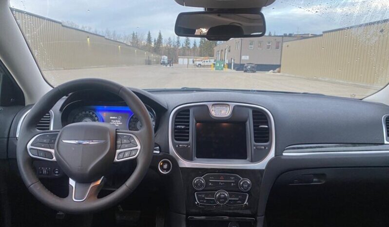 
								2023 Chrysler 300 Touring L full									