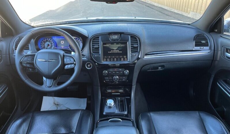 
								2023 Chrysler 300S full									