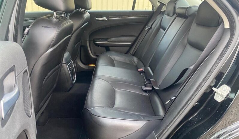 
								2023 Chrysler 300 Touring L full									