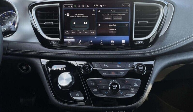 
								2023 Chrysler Pacifica Touring L Sunroof S Package full									