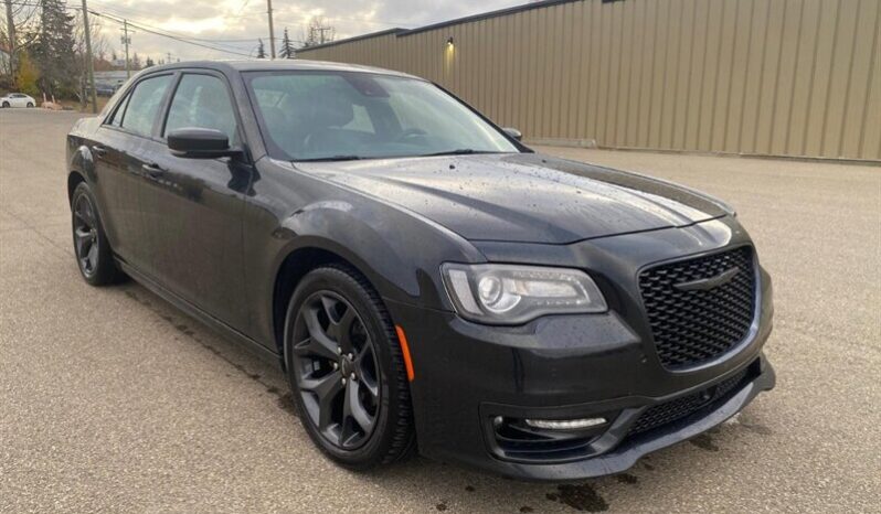 
								2023 Chrysler 300 Touring L full									