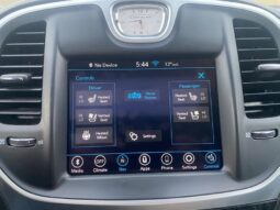 
										2023 Chrysler 300 Touring L full									