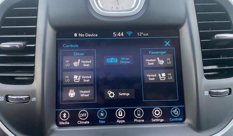 
								2023 Chrysler 300 Touring L full									