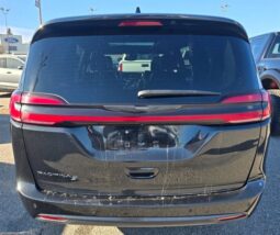 
										2023 Chrysler Pacifica Touring L Sunroof S Package full									