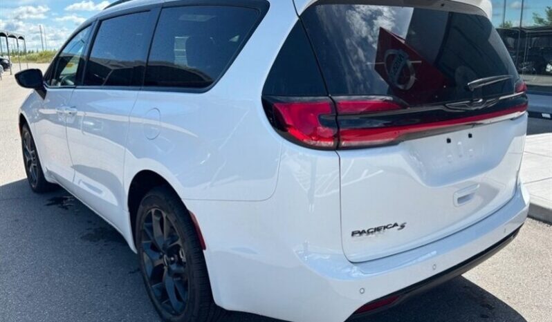 
								2024 Chrysler Pacifica Touring L Sunroof S Package full									