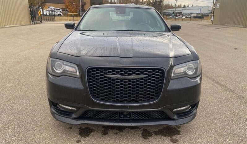 
								2023 Chrysler 300 Touring L full									