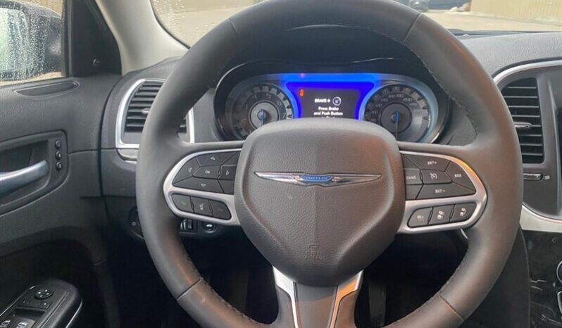 
								2023 Chrysler 300 Touring L full									