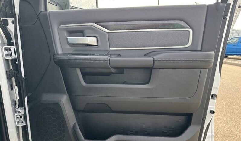 
								2023 Ram 2500 Big Horn Off Road Crew Cab 4×4 full									