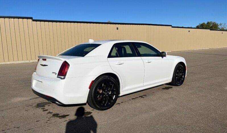 
								2023 Chrysler 300S full									