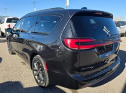 
										2023 Chrysler Pacifica Touring L Sunroof S Package full									