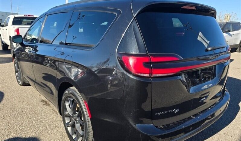 
								2023 Chrysler Pacifica Touring L Sunroof S Package full									