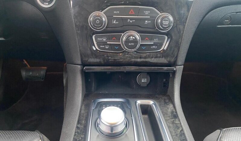 
								2023 Chrysler 300 Touring L full									