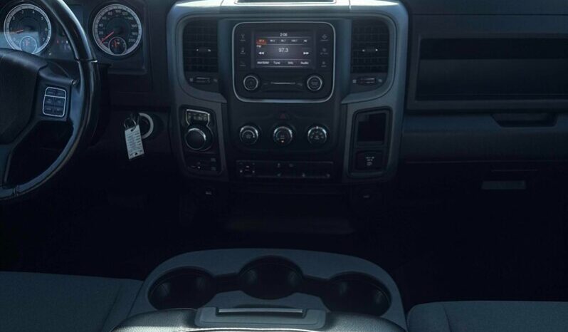 
								2021 Ram 1500 Express Crew Cab 4×4 5.7L Hemi full									